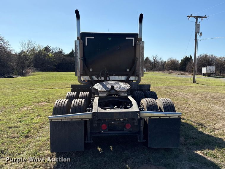 image for item FK2603 2007 Mack CHN semi truck