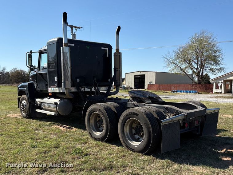 image for item FK2603 2007 Mack CHN semi truck