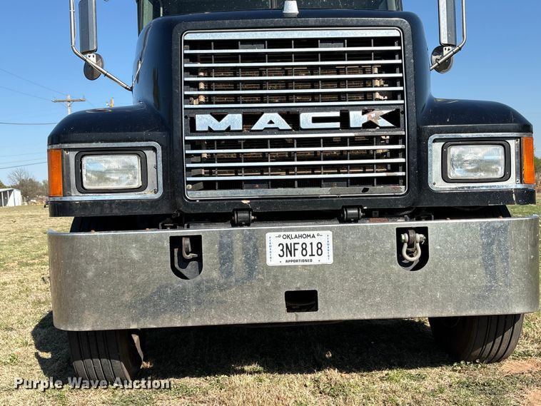 image for item FK2603 2007 Mack CHN semi truck