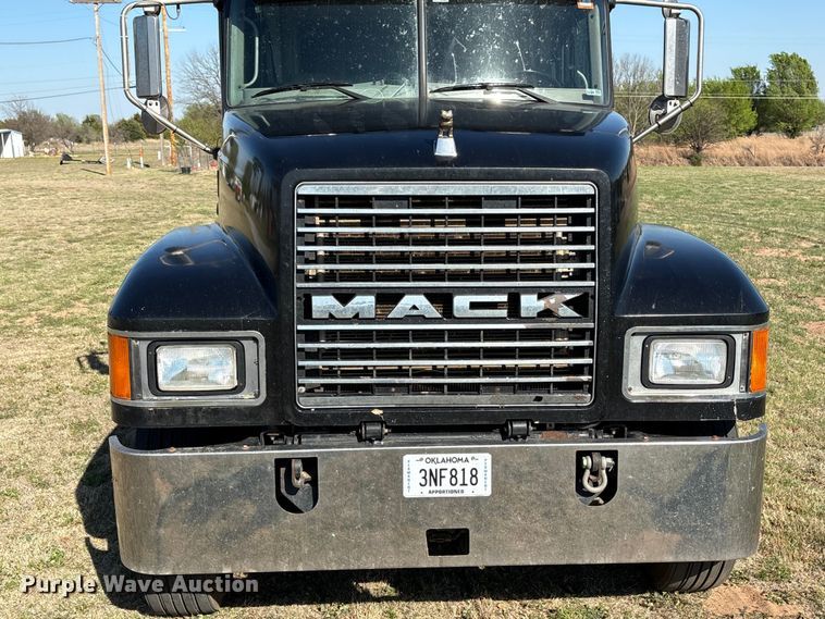 image for item FK2603 2007 Mack CHN semi truck