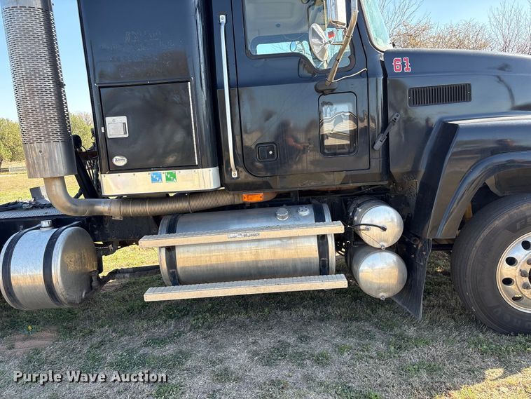 image for item FK2603 2007 Mack CHN semi truck