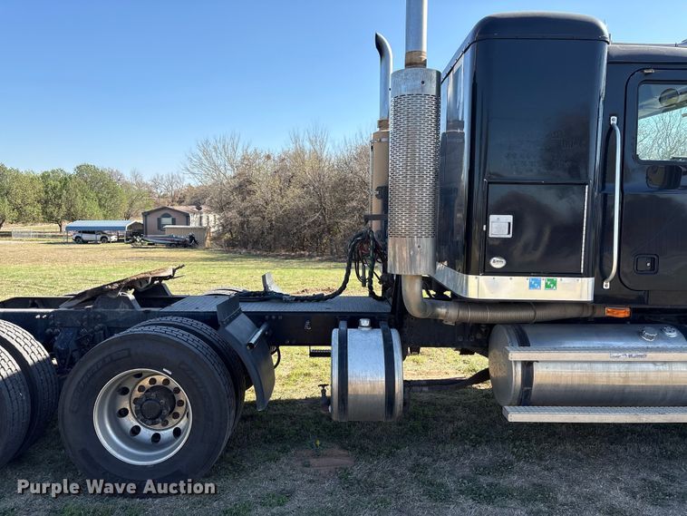 image for item FK2603 2007 Mack CHN semi truck