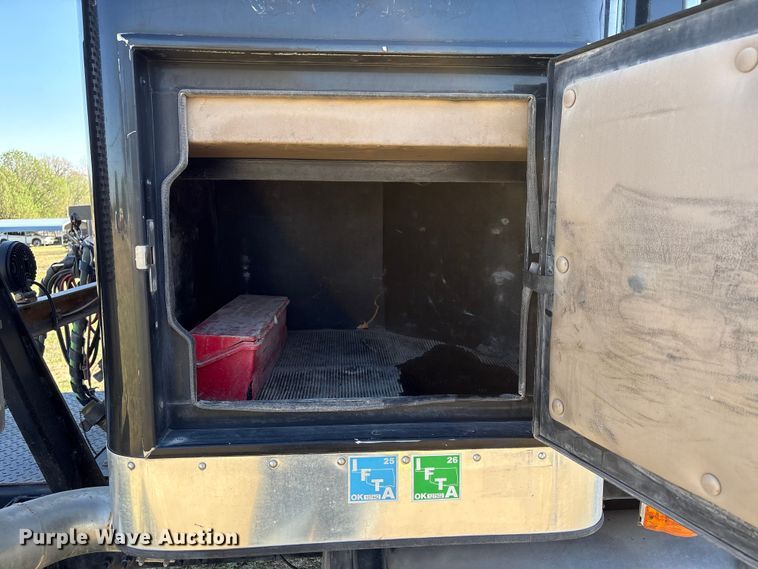 image for item FK2603 2007 Mack CHN semi truck