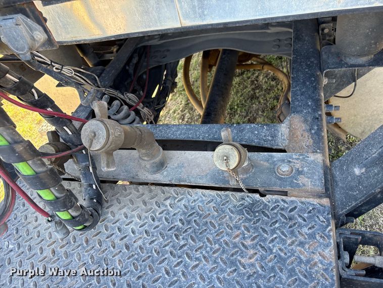 image for item FK2603 2007 Mack CHN semi truck