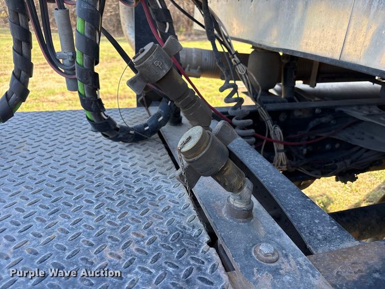 image for item FK2603 2007 Mack CHN semi truck