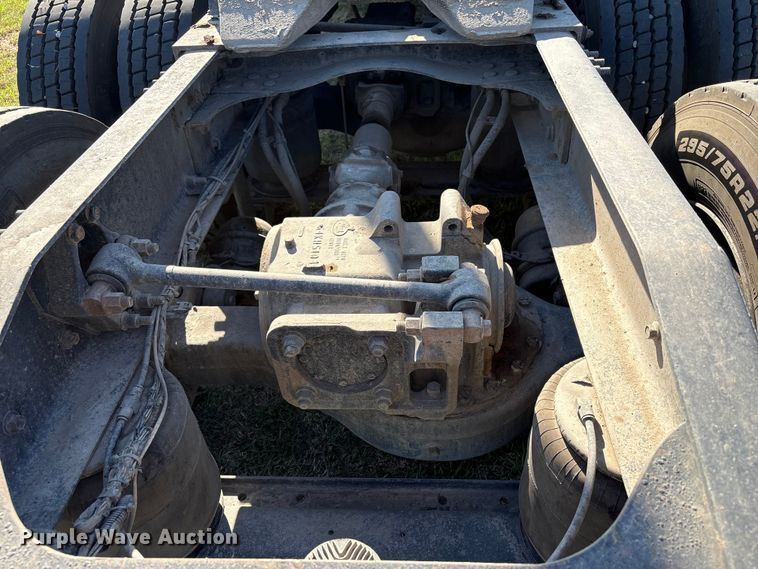 image for item FK2603 2007 Mack CHN semi truck