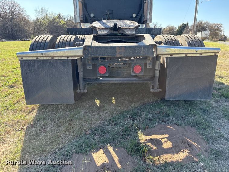 image for item FK2603 2007 Mack CHN semi truck