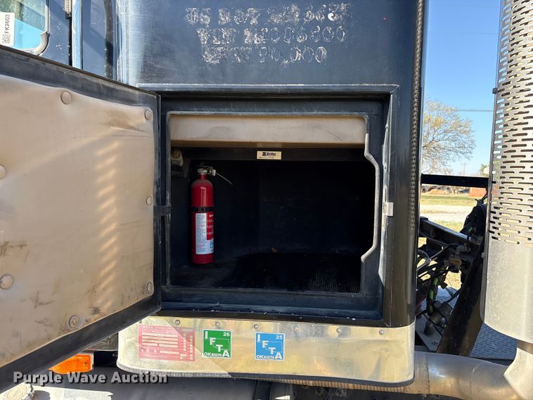 image for item FK2603 2007 Mack CHN semi truck