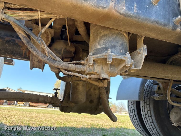 image for item FK2603 2007 Mack CHN semi truck