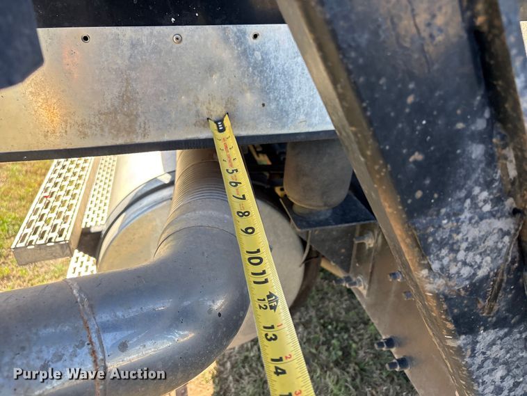 image for item FK2603 2007 Mack CHN semi truck