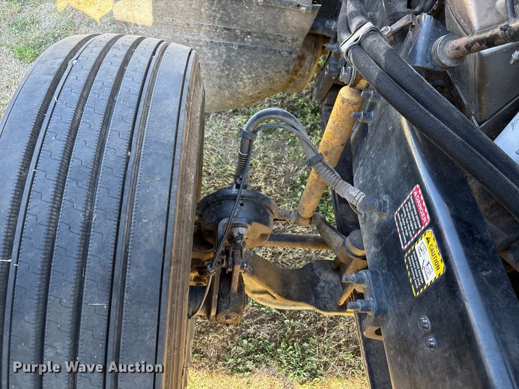 image for item FK2603 2007 Mack CHN semi truck