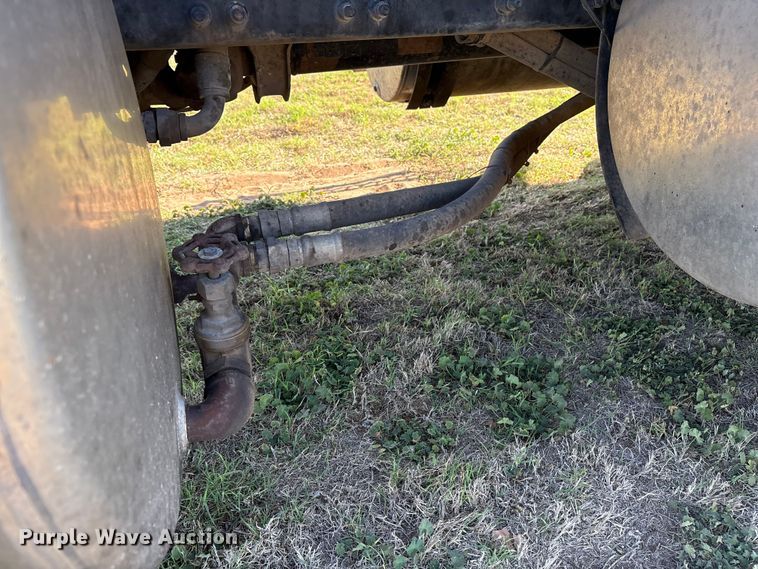 image for item FK2603 2007 Mack CHN semi truck