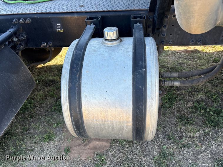 image for item FK2603 2007 Mack CHN semi truck