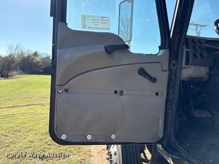 image for item FK2603 2007 Mack CHN semi truck