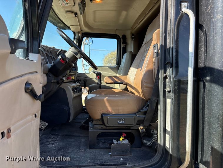 image for item FK2603 2007 Mack CHN semi truck