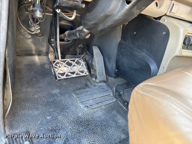 image for item FK2603 2007 Mack CHN semi truck