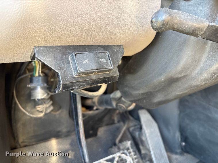 image for item FK2603 2007 Mack CHN semi truck