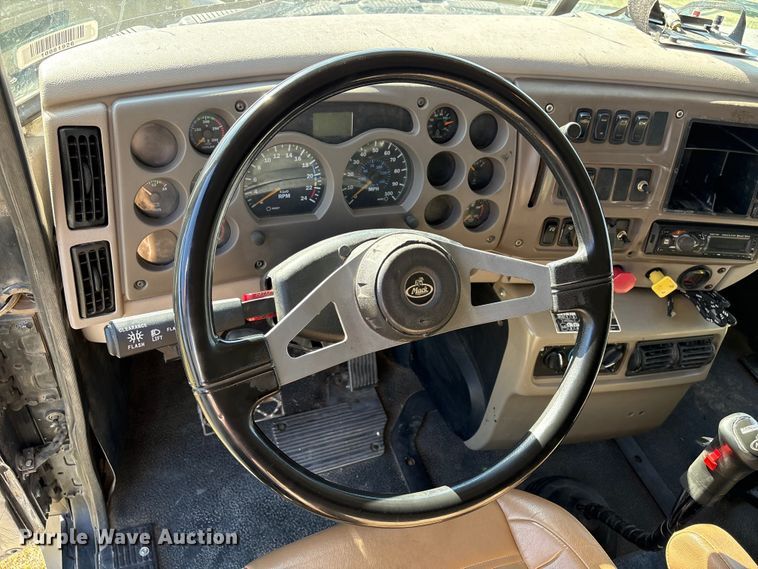 image for item FK2603 2007 Mack CHN semi truck