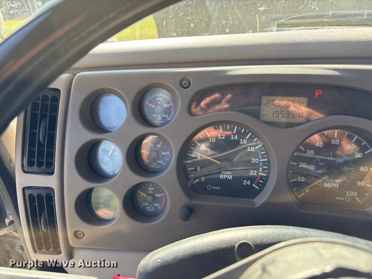 image for item FK2603 2007 Mack CHN semi truck