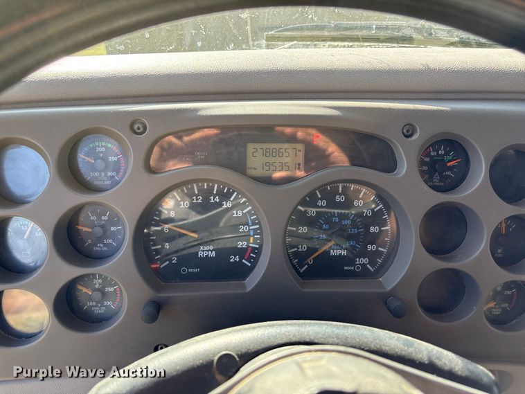 image for item FK2603 2007 Mack CHN semi truck