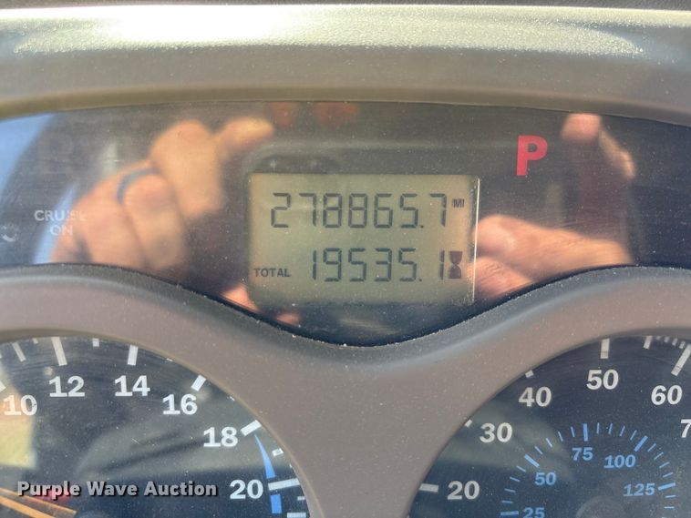 image for item FK2603 2007 Mack CHN semi truck