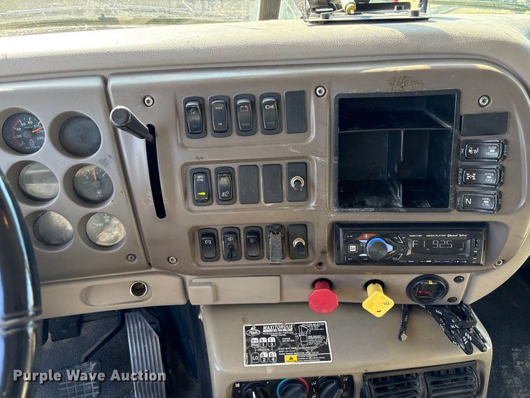 image for item FK2603 2007 Mack CHN semi truck