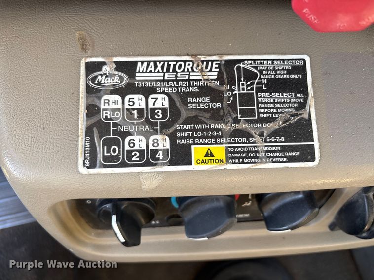 image for item FK2603 2007 Mack CHN semi truck