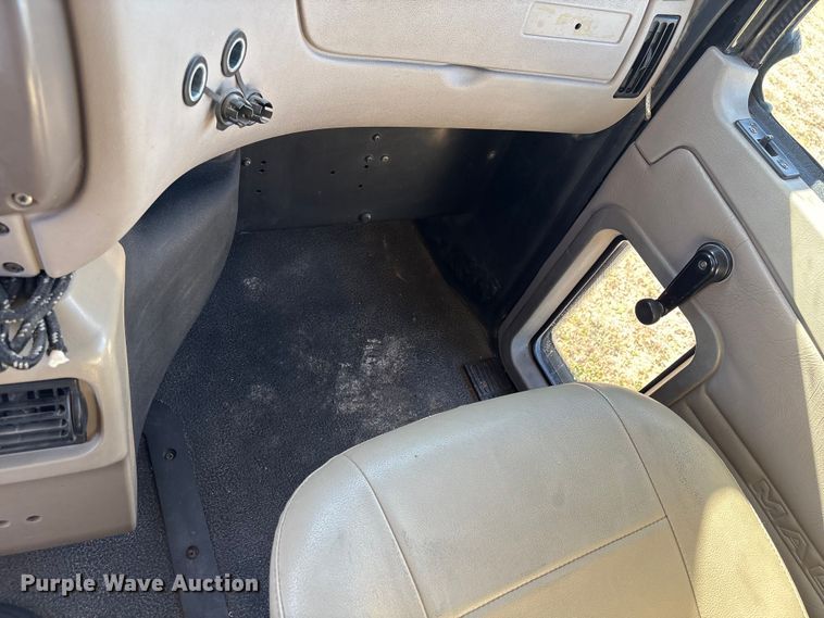 image for item FK2603 2007 Mack CHN semi truck