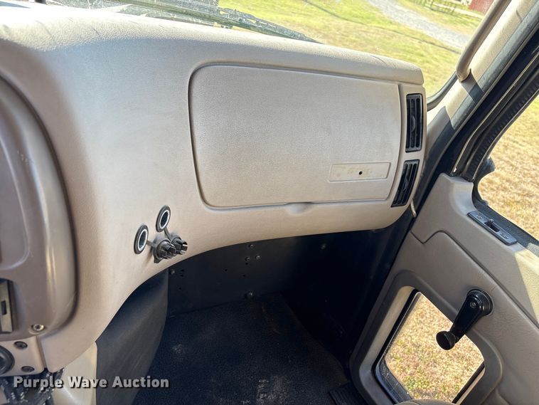 image for item FK2603 2007 Mack CHN semi truck