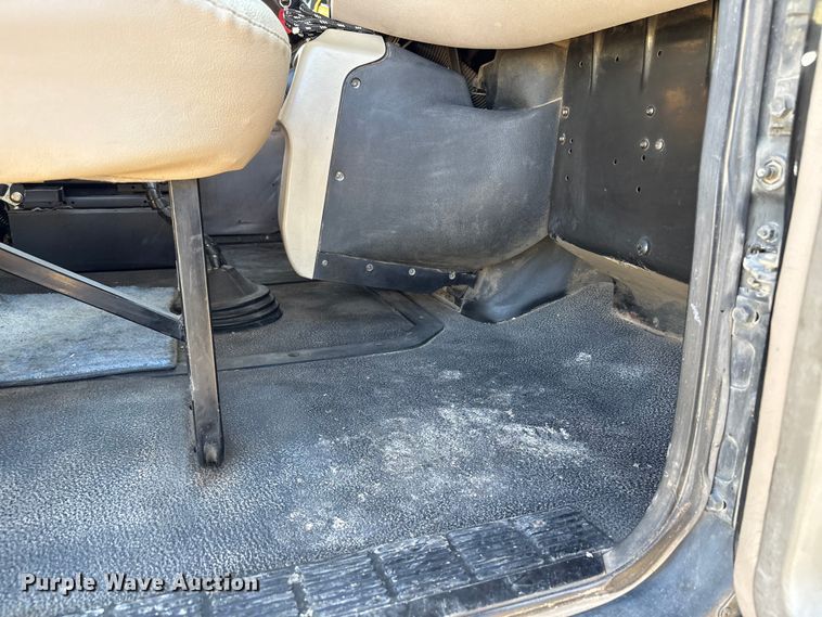 image for item FK2603 2007 Mack CHN semi truck