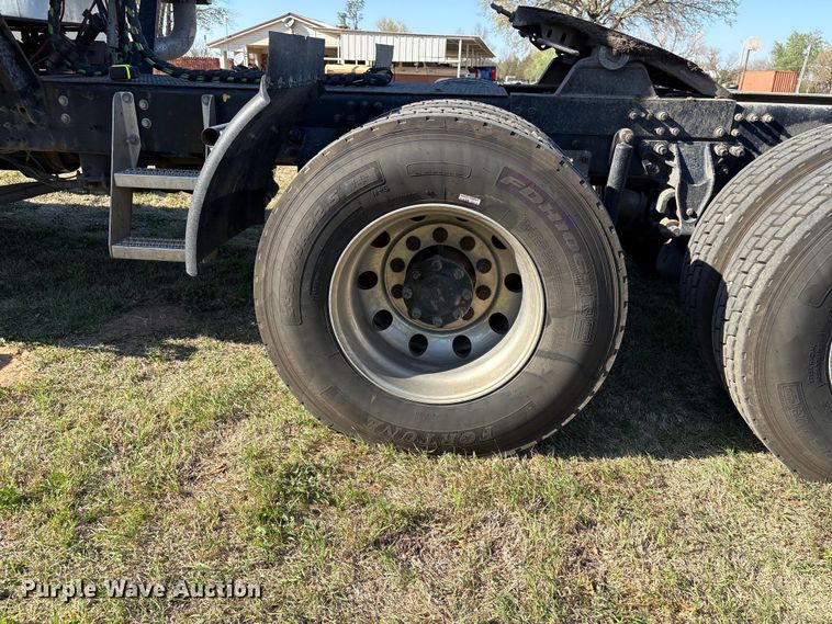 image for item FK2603 2007 Mack CHN semi truck