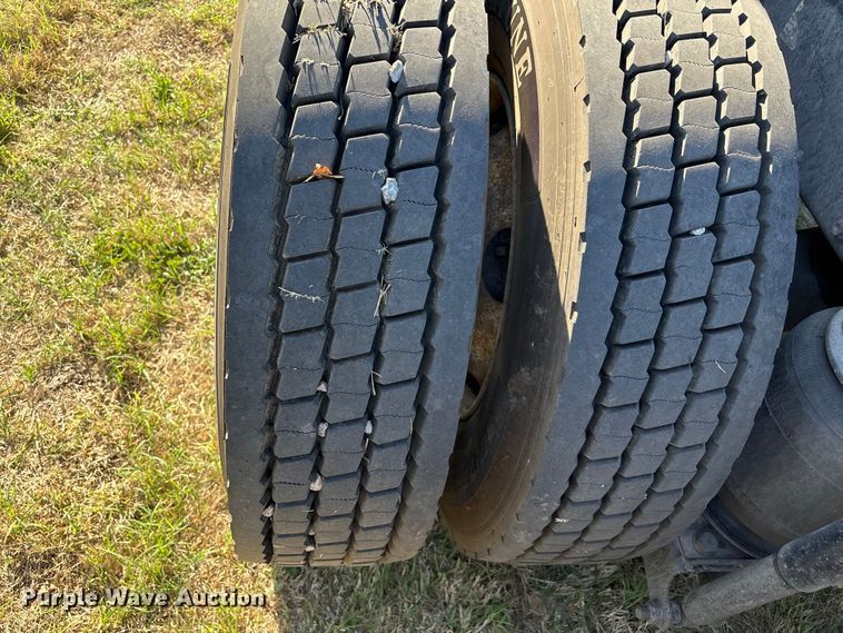 image for item FK2603 2007 Mack CHN semi truck