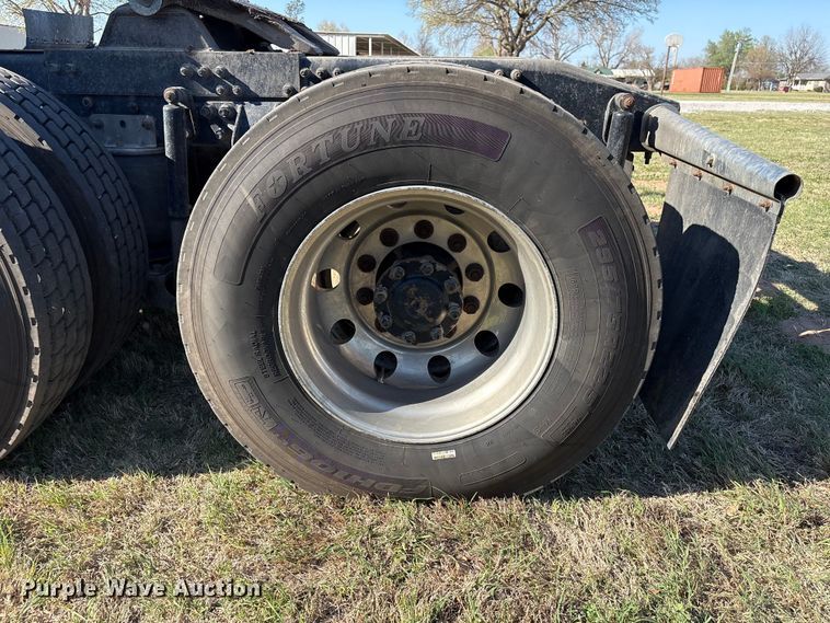 image for item FK2603 2007 Mack CHN semi truck