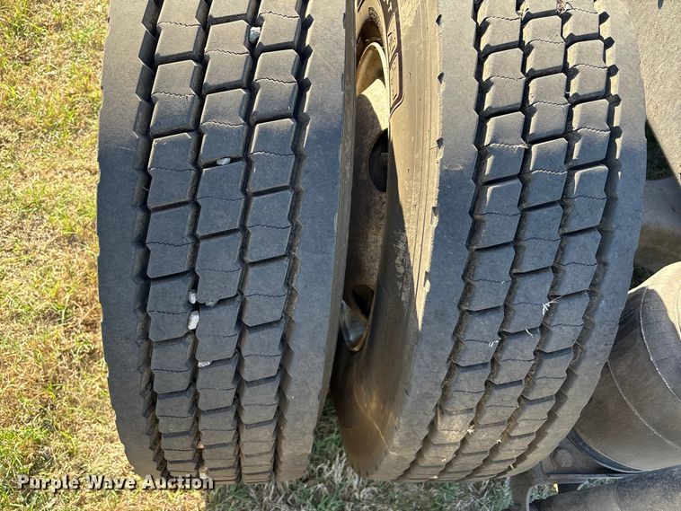 image for item FK2603 2007 Mack CHN semi truck