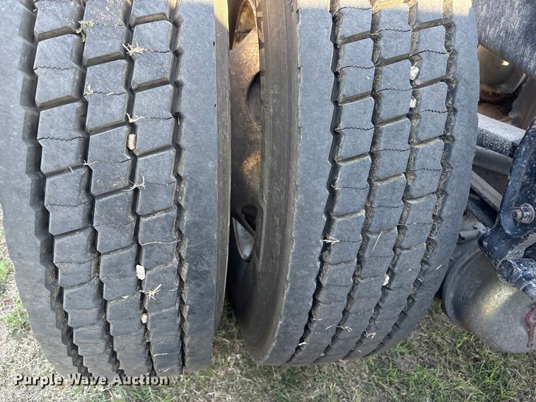 image for item FK2603 2007 Mack CHN semi truck