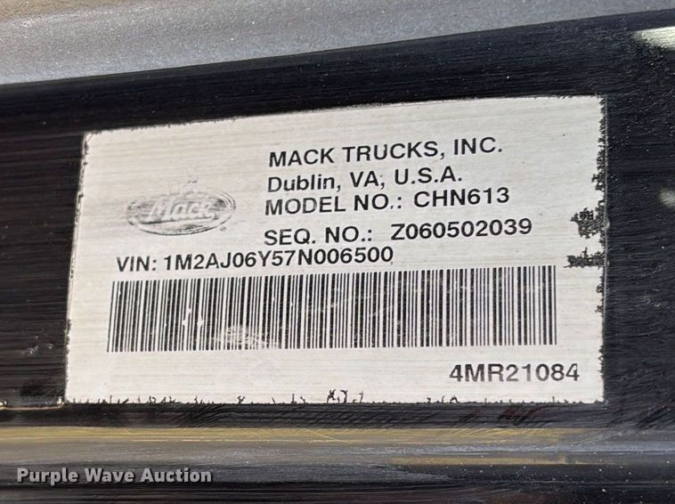 image for item FK2603 2007 Mack CHN semi truck