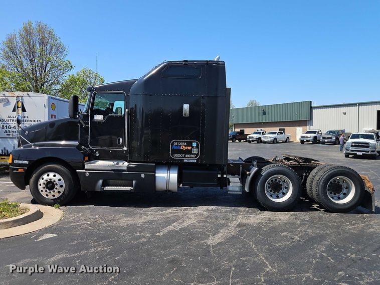 image for item FN5592 2005 Kenworth T600 semi truck