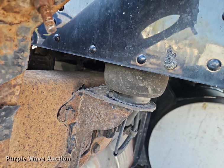 image for item FN5592 2005 Kenworth T600 semi truck