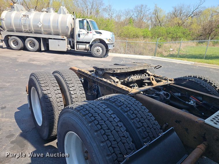 image for item FN5592 2005 Kenworth T600 semi truck