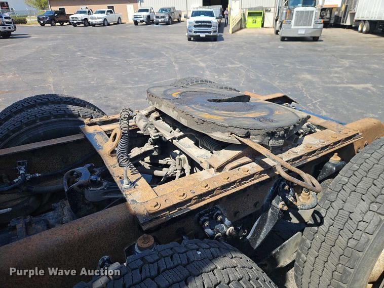 image for item FN5592 2005 Kenworth T600 semi truck