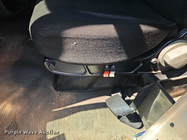 image for item FN5592 2005 Kenworth T600 semi truck