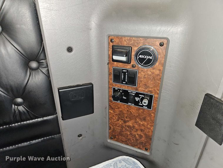 image for item FN5592 2005 Kenworth T600 semi truck