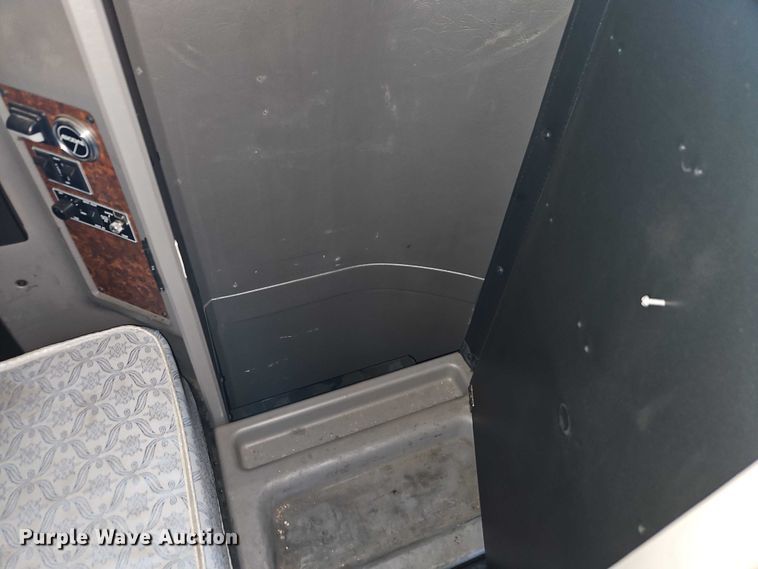 image for item FN5592 2005 Kenworth T600 semi truck