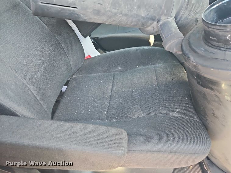 image for item FN5592 2005 Kenworth T600 semi truck