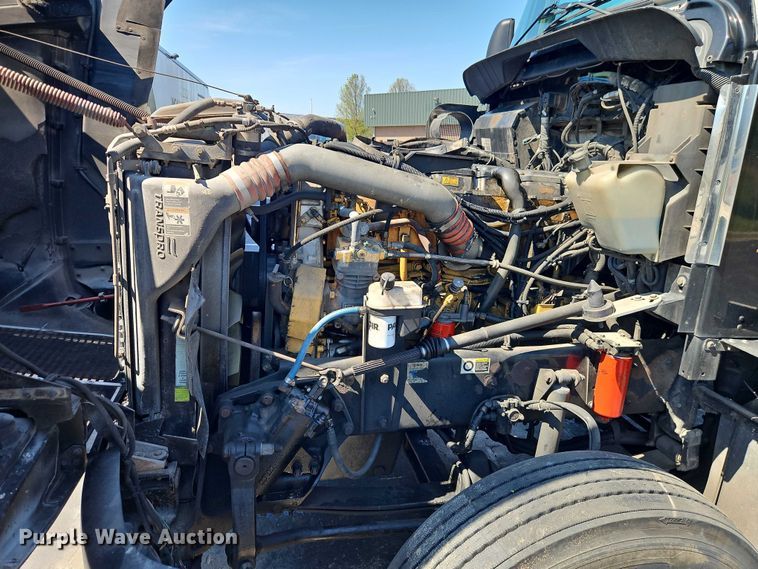 image for item FN5592 2005 Kenworth T600 semi truck