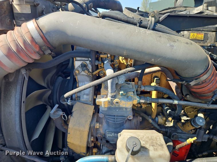 image for item FN5592 2005 Kenworth T600 semi truck