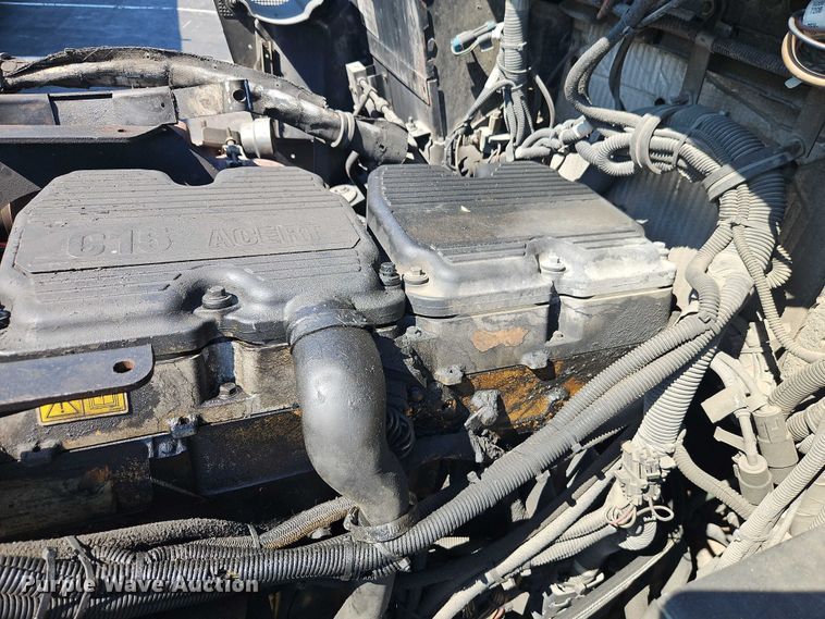 image for item FN5592 2005 Kenworth T600 semi truck