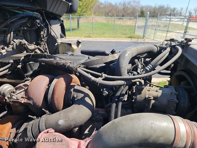 image for item FN5592 2005 Kenworth T600 semi truck