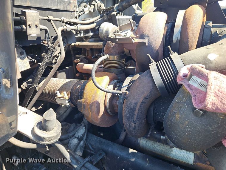 image for item FN5592 2005 Kenworth T600 semi truck