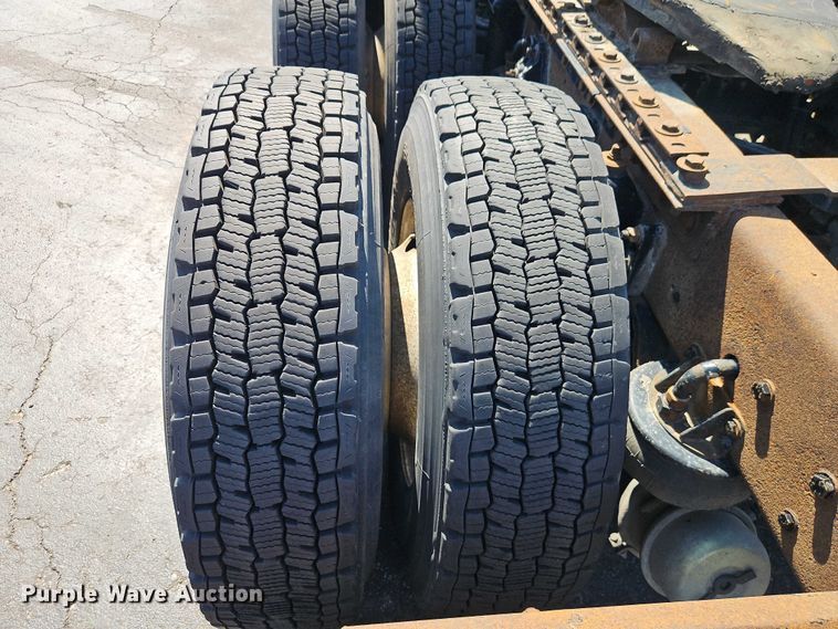 image for item FN5592 2005 Kenworth T600 semi truck